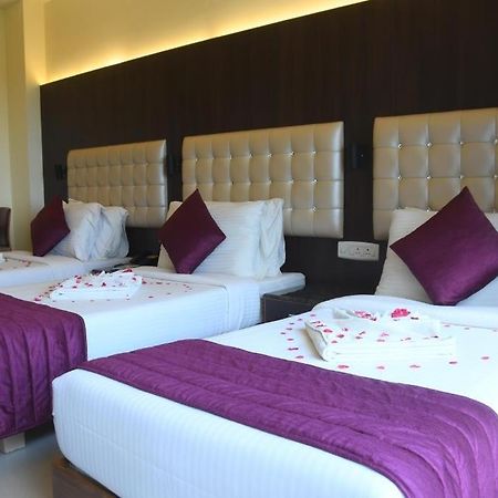 Hotel Sr Tiruchendur Tiruchchendūr Exteriör bild