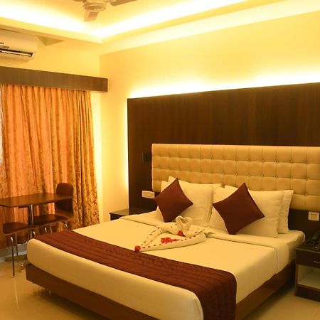Hotel Sr Tiruchendur Tiruchchendūr Exteriör bild