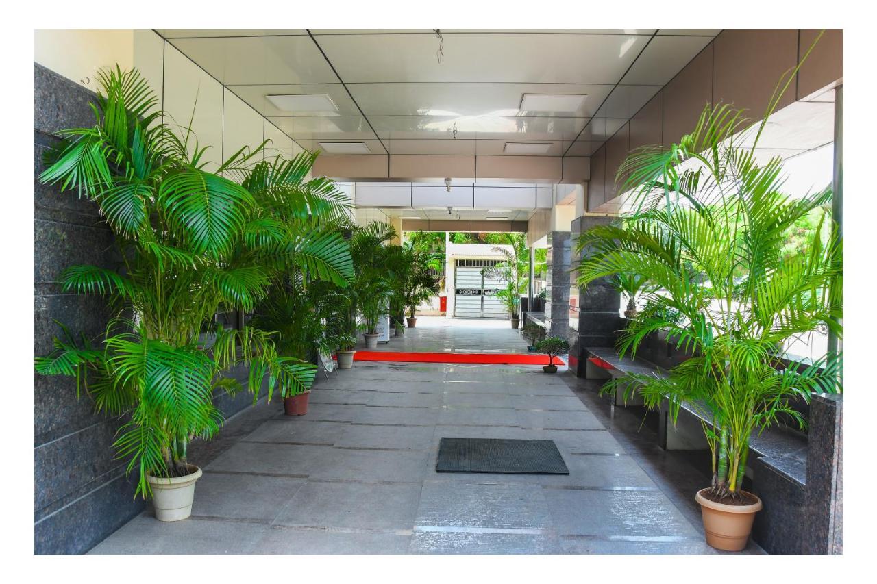 Hotel Sr Tiruchendur Tiruchchendūr Exteriör bild