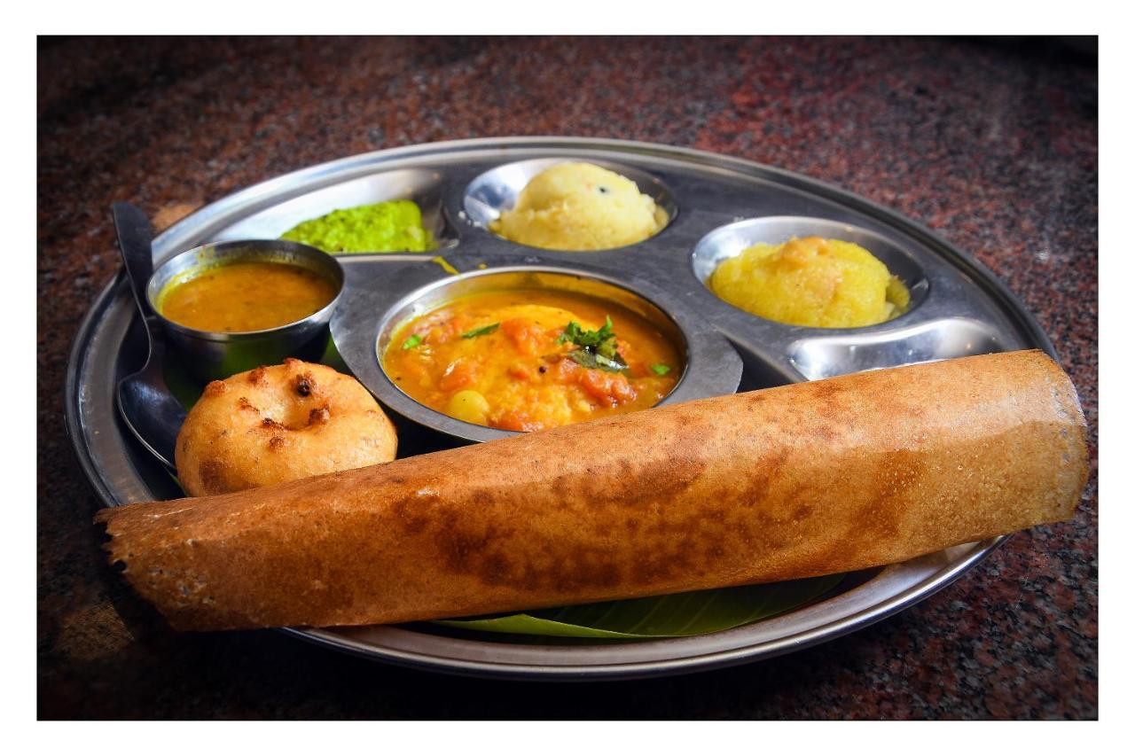 Hotel Sr Tiruchendur Tiruchchendūr Exteriör bild