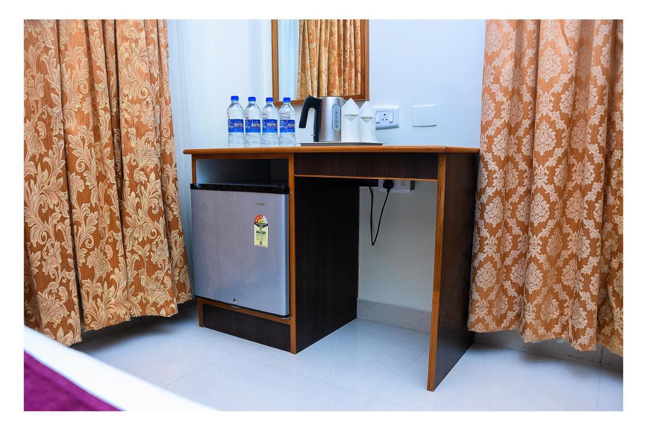 Hotel Sr Tiruchendur Tiruchchendūr Exteriör bild