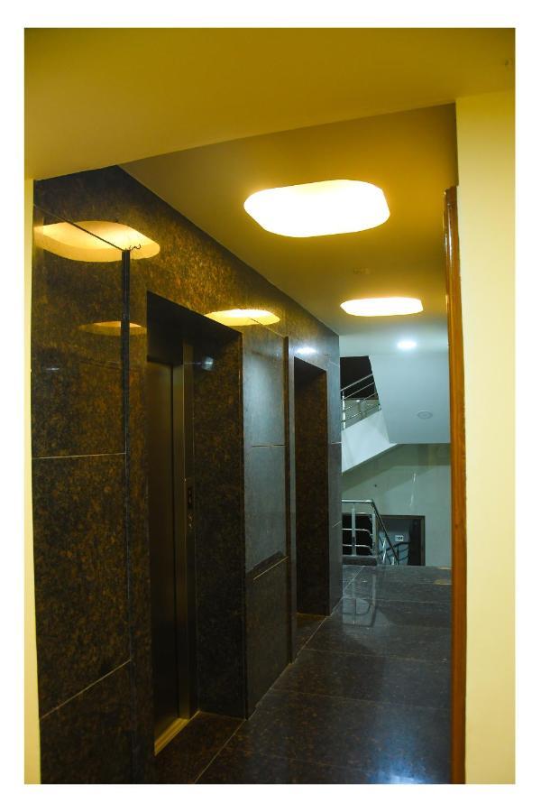 Hotel Sr Tiruchendur Tiruchchendūr Exteriör bild