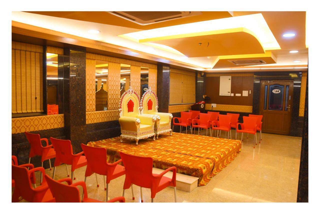Hotel Sr Tiruchendur Tiruchchendūr Exteriör bild