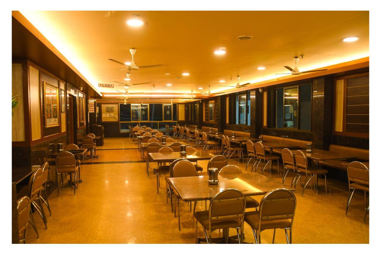 Hotel Sr Tiruchendur Tiruchchendūr Exteriör bild
